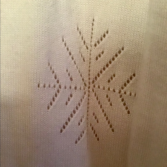 Dockers snowflake sweater❣️very feminine.❣️🎈 - Picture 2 of 8